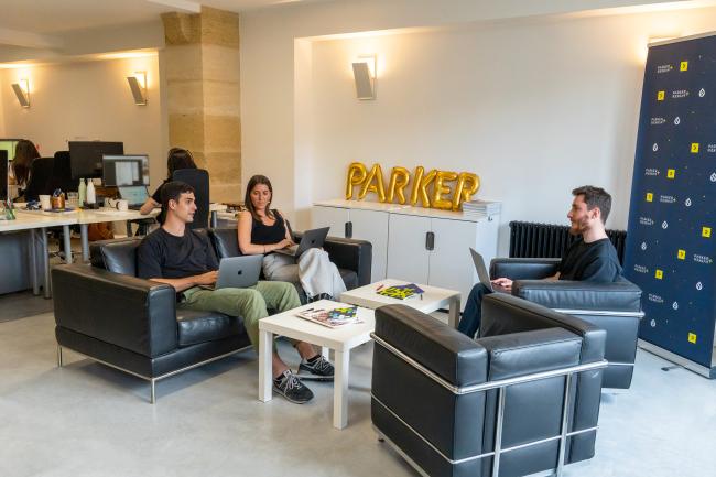 équipe parker+parker dans les bureaux